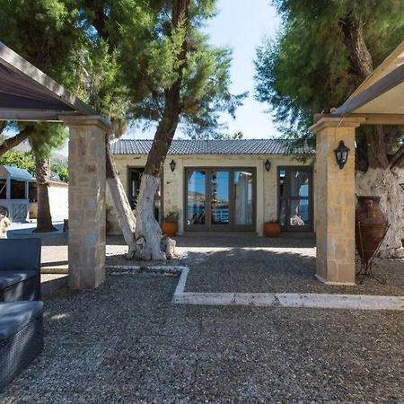Villa Proto Helidoni - A Cozy Beachfront Villa Petres  Eksteriør bilde