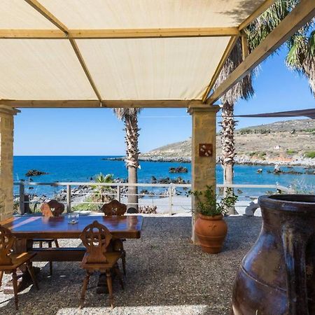 Villa Proto Helidoni - A Cozy Beachfront Villa Petres  Eksteriør bilde