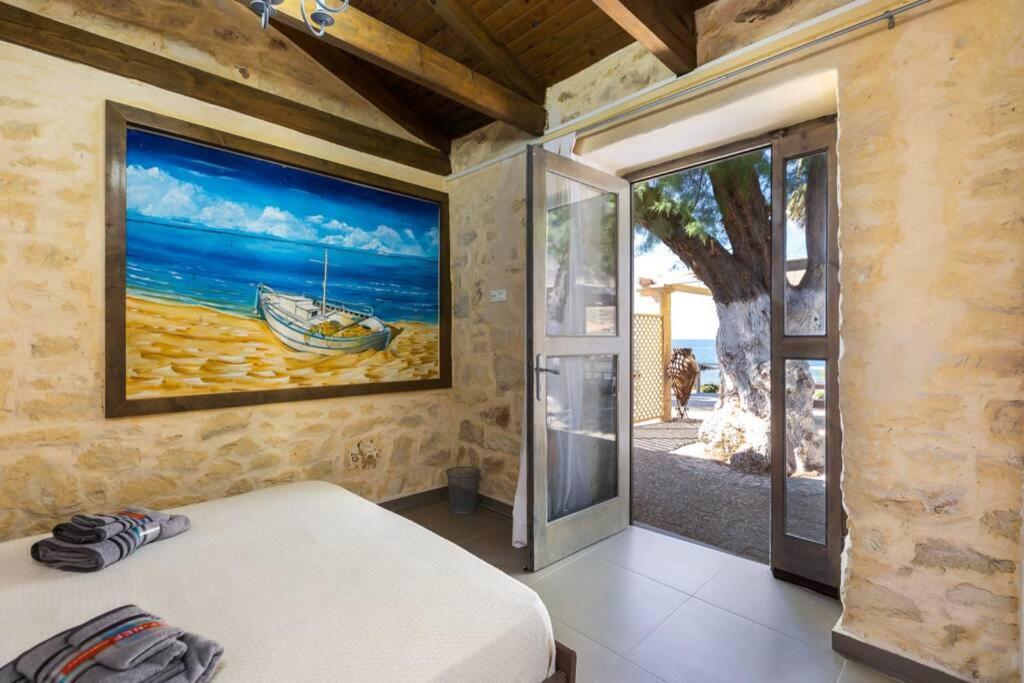 Villa Proto Helidoni - A Cozy Beachfront Villa Petres  Eksteriør bilde