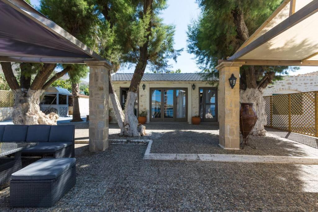 Villa Proto Helidoni - A Cozy Beachfront Villa Petres  Eksteriør bilde