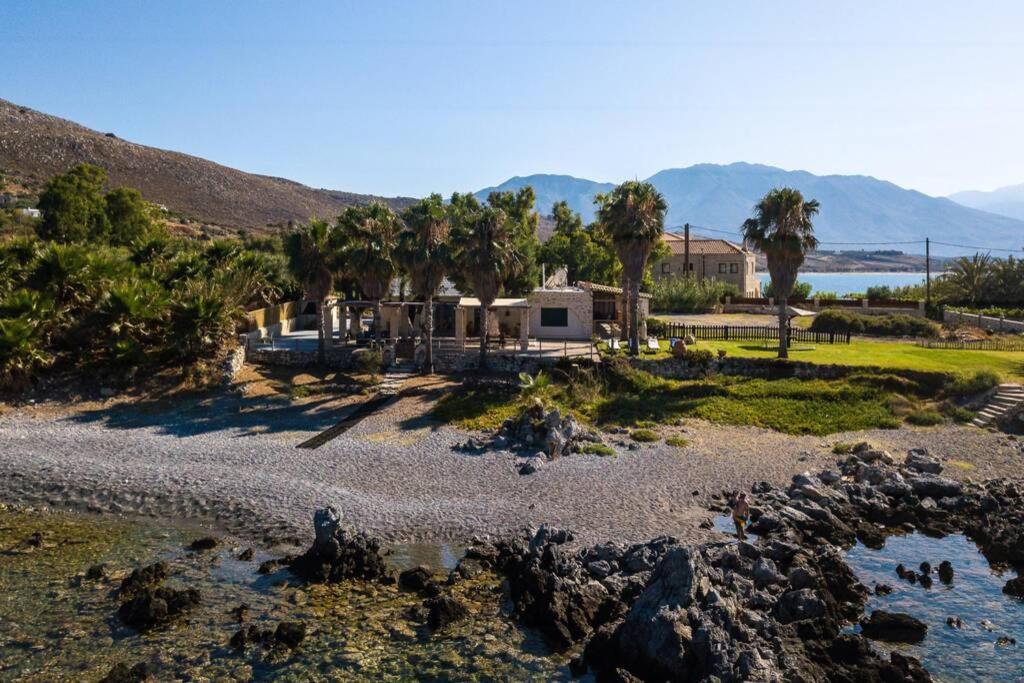 Villa Proto Helidoni - A Cozy Beachfront Villa Petres  Eksteriør bilde
