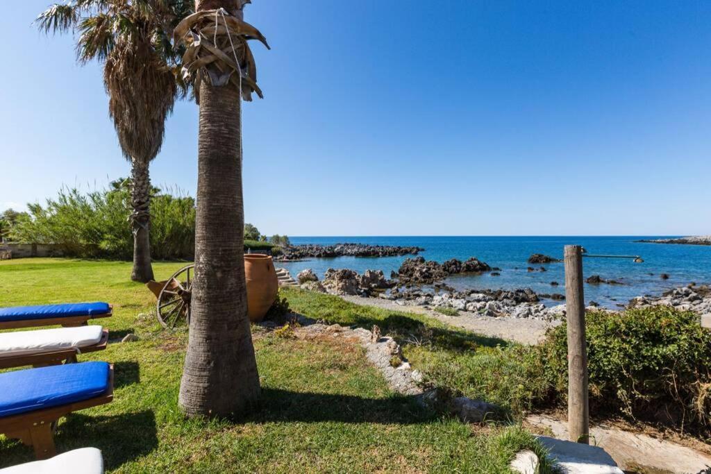 Villa Proto Helidoni - A Cozy Beachfront Villa Petres  Eksteriør bilde
