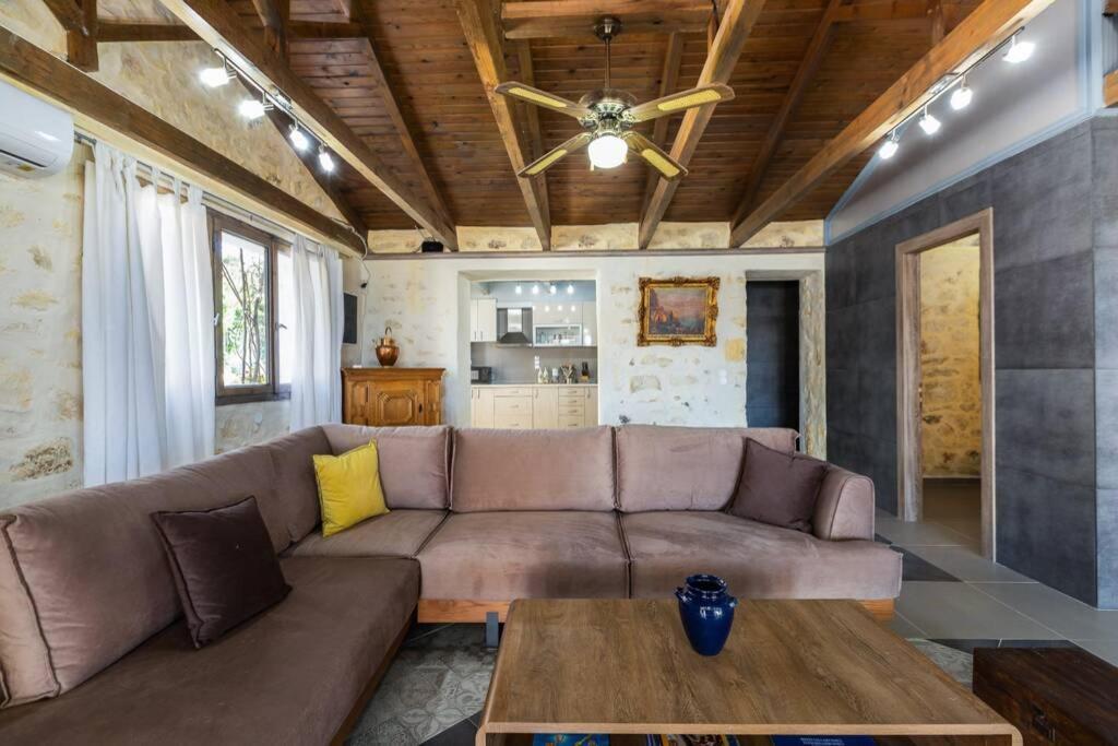 Villa Proto Helidoni - A Cozy Beachfront Villa Petres  Eksteriør bilde