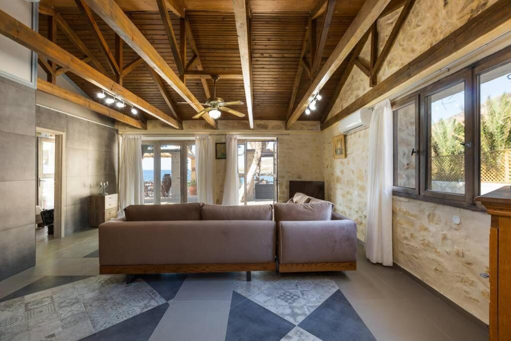 Villa Proto Helidoni - A Cozy Beachfront Villa Petres  Eksteriør bilde