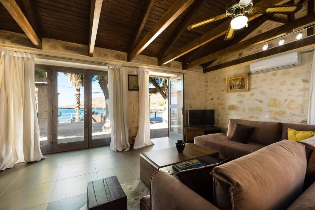 Villa Proto Helidoni - A Cozy Beachfront Villa Petres  Eksteriør bilde
