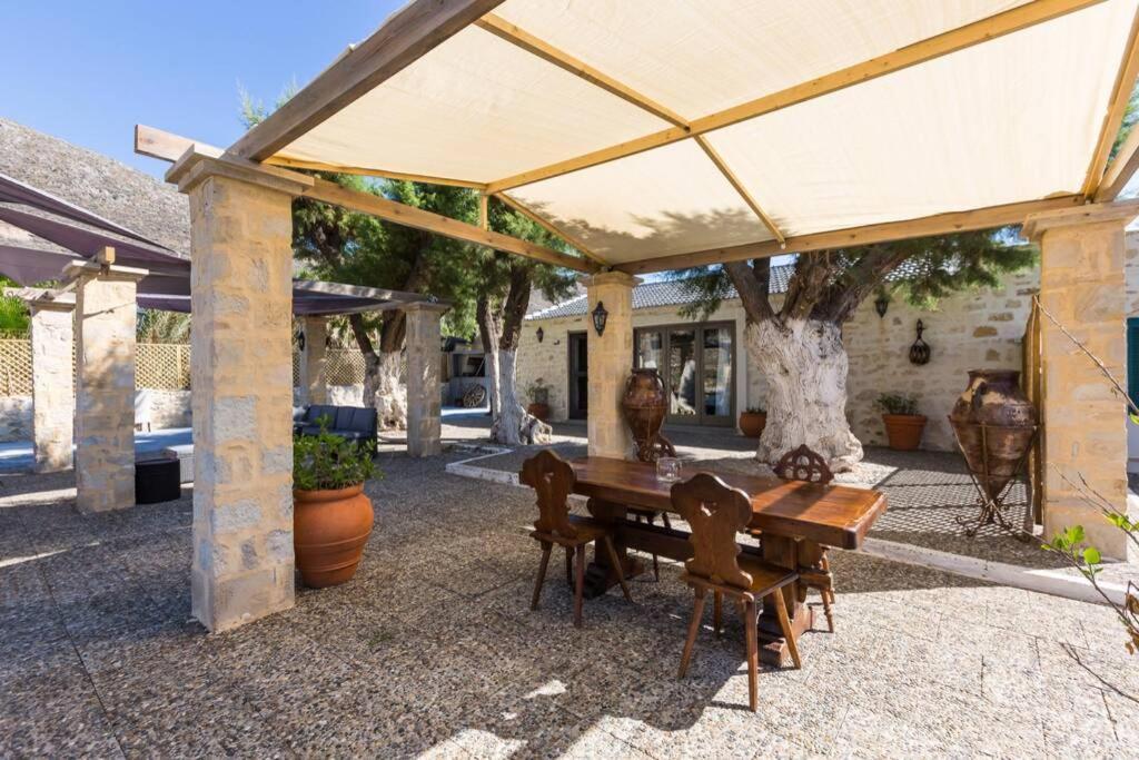 Villa Proto Helidoni - A Cozy Beachfront Villa Petres  Eksteriør bilde