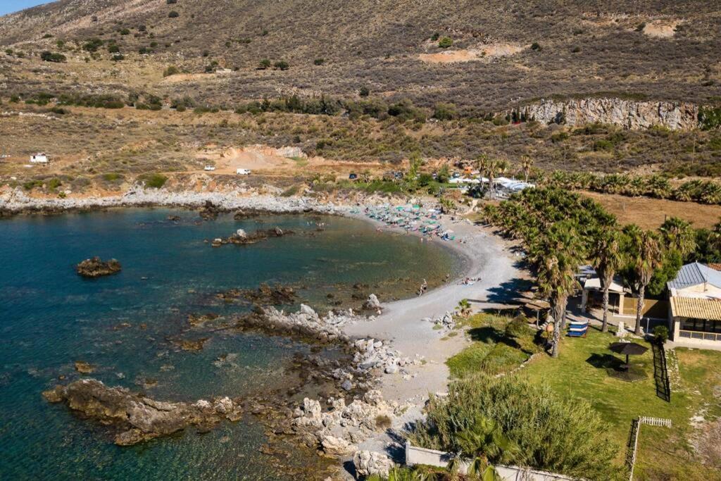 Villa Proto Helidoni - A Cozy Beachfront Villa Petres  Eksteriør bilde