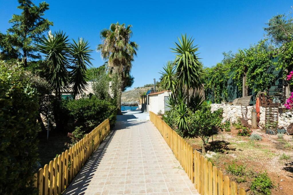 Villa Proto Helidoni - A Cozy Beachfront Villa Petres  Eksteriør bilde