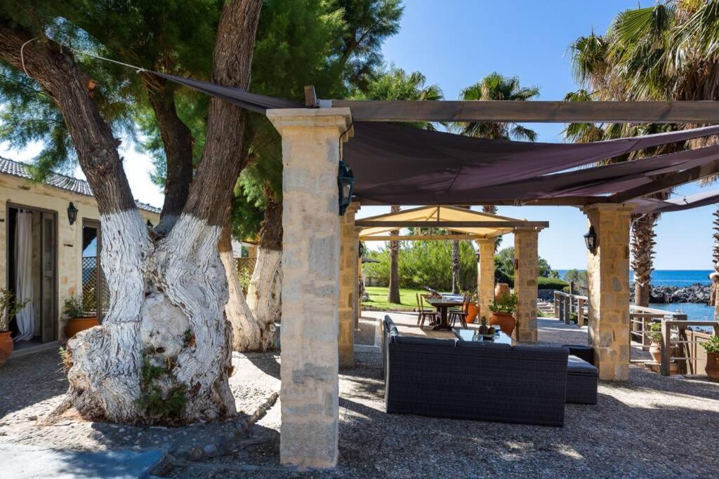 Villa Proto Helidoni - A Cozy Beachfront Villa Petres  Eksteriør bilde