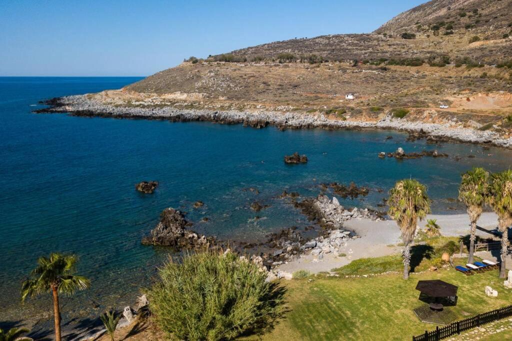 Villa Proto Helidoni - A Cozy Beachfront Villa Petres  Eksteriør bilde