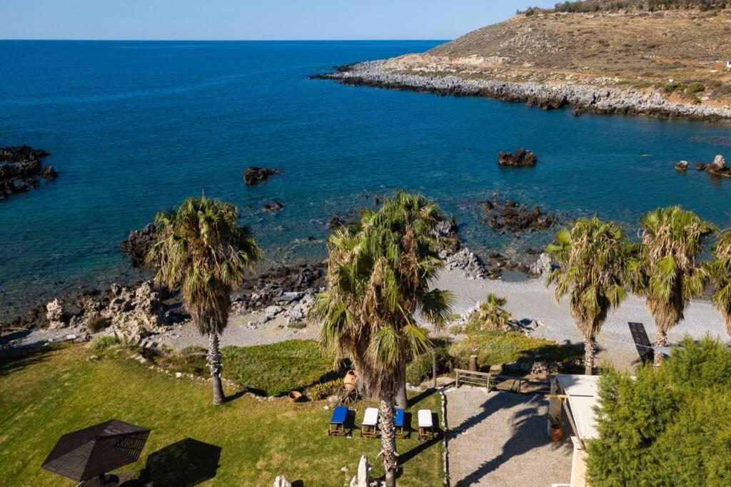 Villa Proto Helidoni - A Cozy Beachfront Villa Petres  Eksteriør bilde